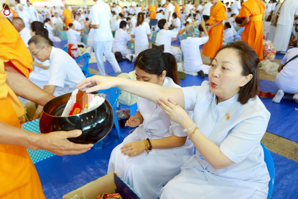 ภาพ No.263961:วันอาทิตย์ที่ 2 พฤศจิกายน พ.ศ. 2568 พิธีตักบาตรอาทิตย์ต้นเดือน ณ บ้านแก้วเรือนทองคุณยายฯ วัดพระธรรมกาย