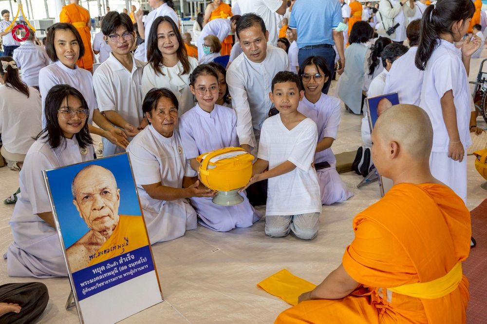 ภาพ No.277820:วันเสาร์ที่ 6 ธันวาคม พ.ศ. 2568 พิธีบรรพชาอุปสมบทและพิธีถวายบาตร โครงการอุปสมบทบูชาธรรมมหาปูชนียาจารย์ ประจำปี พ.ศ.2568 โครงการบวชพระนานาชาติ AEC และ WAB รุ่น CEO (นักบริหาร) รุ่นที่ 5 ณ มหาธรรมกายเจดีย์ วัดพระธรรมกาย