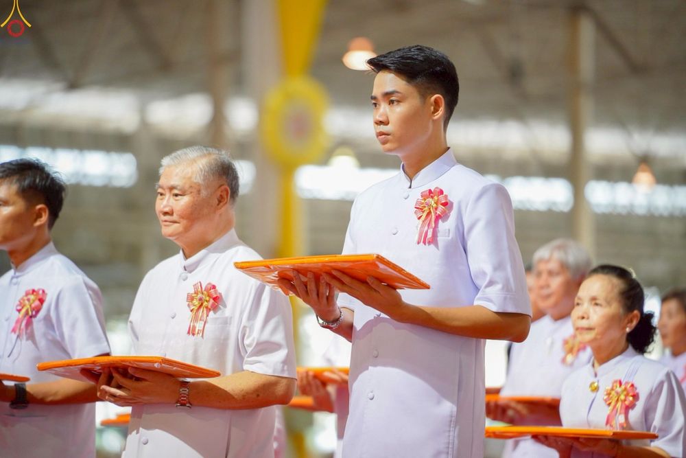 ภาพ No.251651:วันที่ 10 ตุลาคม พ.ศ. 2568 พิธีทอดผ้าป่าสมทบกฐินวัดพระธรรมกาย และสมทบกฐิน 30,000 กว่าวัดทั่วประเทศ ครั้งที่ 3 ณ สภาธรรมกายสากล วัดพระธรรมกาย