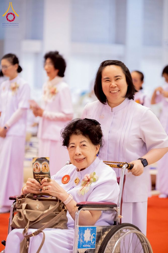 ภาพ No.264387:วันอาทิตย์ที่ 2 พฤศจิกายน พ.ศ. 2568 พิธีบูชาข้าวพระ ณ สภาธรรมกายสากล วัดพระธรรมกาย