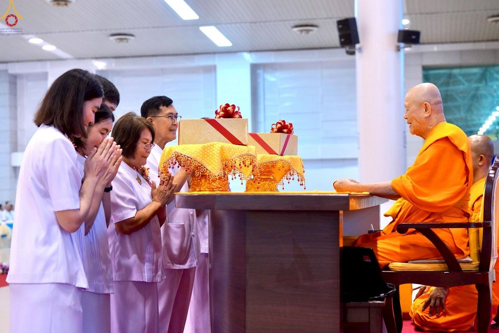 ภาพ No.244144:วันอาทิตย์ที่ 7 กันยายน พ.ศ. 2568 พิธีทอดผ้าป่าสมทบกฐินวัดพระธรรมกาย และสมทบกฐิน 30,000 วัดทั่วไทย ครั้งที่ 2 ณ ห้องแก้วสารพัดนึก 1 วัดพระธรรมกาย