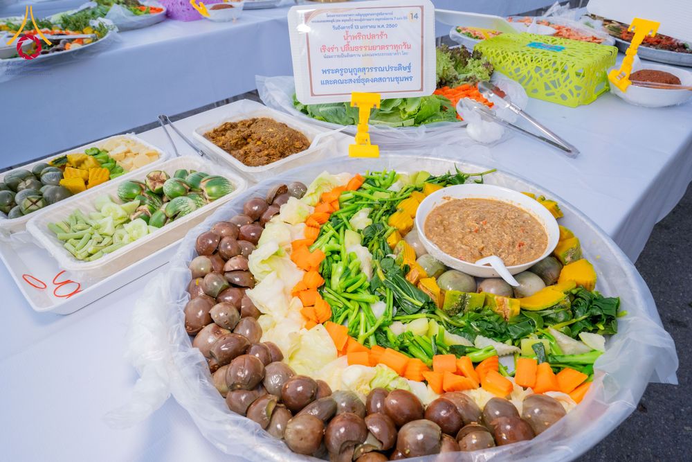 ภาพ No.293547:วันที่ 13 มกราคม พ.ศ. 2569 พิธีถวายภัตตาหารเป็นสังฆทาน แด่พระธรรมยาตรา ณ อนุสรณ์สถานมหาวิหารพระมงคลเทพมุนี (โลตัสแลนด์) อ.สองพี่น้อง จ.สุพรรณบุรี ในโครงการธรรมยาตรา กตัญญูบูชา มหาปูชนียาจารย์ พระมงคลเทพมุนี(สด จนฺทสโร) พระผู้ปราบมาร อนุสรณ์สถาน 7 แห่ง ปี