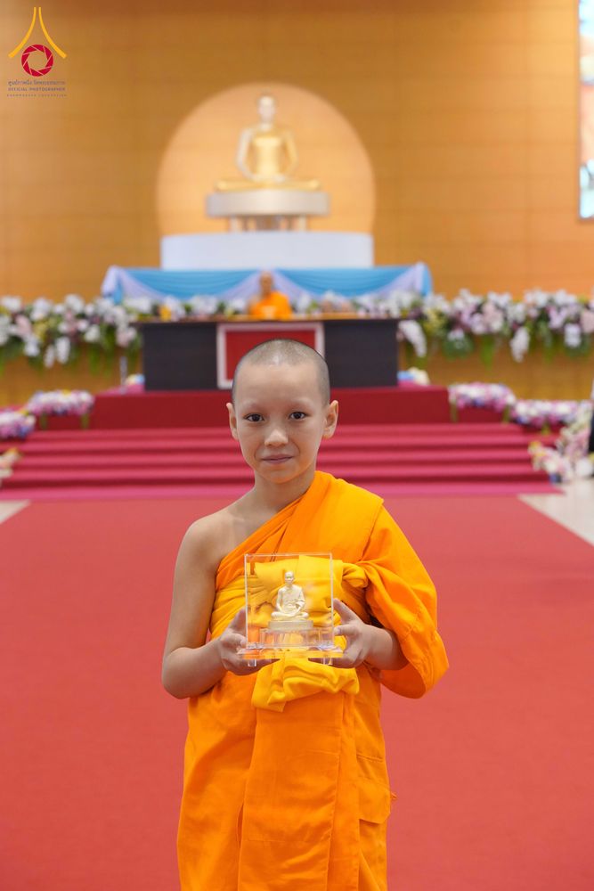 ภาพ No.338113:วันอาทิตย์ต้นเดือน 5 กรกฎาคม พ.ศ.2569 สัมมนาพิเศษ พิธีมอบพระของขวัญ ณ ห้องแก้วสารพัด1 วัดพระธรรมกาย