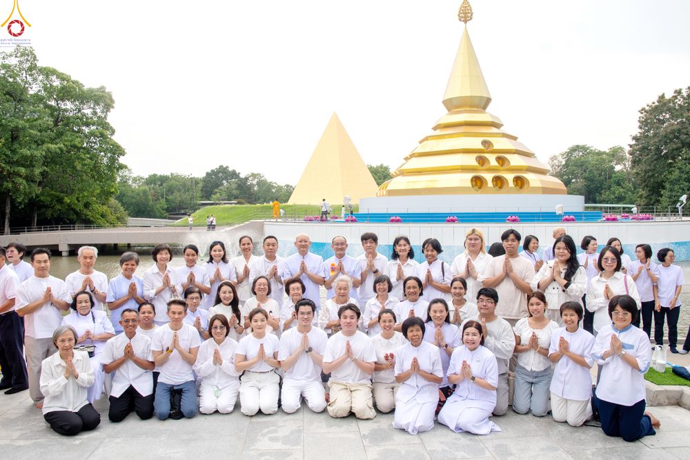 ภาพ No.330286:วันที่ 30 พฤษภาคม พ.ศ.2569 พิธีตัดปอยผมและปลงผม อุบาสกอุปสมบทอุทิศชีวิต 11 ท่าน ณ โบสถ์พระไตรปิฎก วัดพระธรรมกาย จังหวัดปทุมธานี