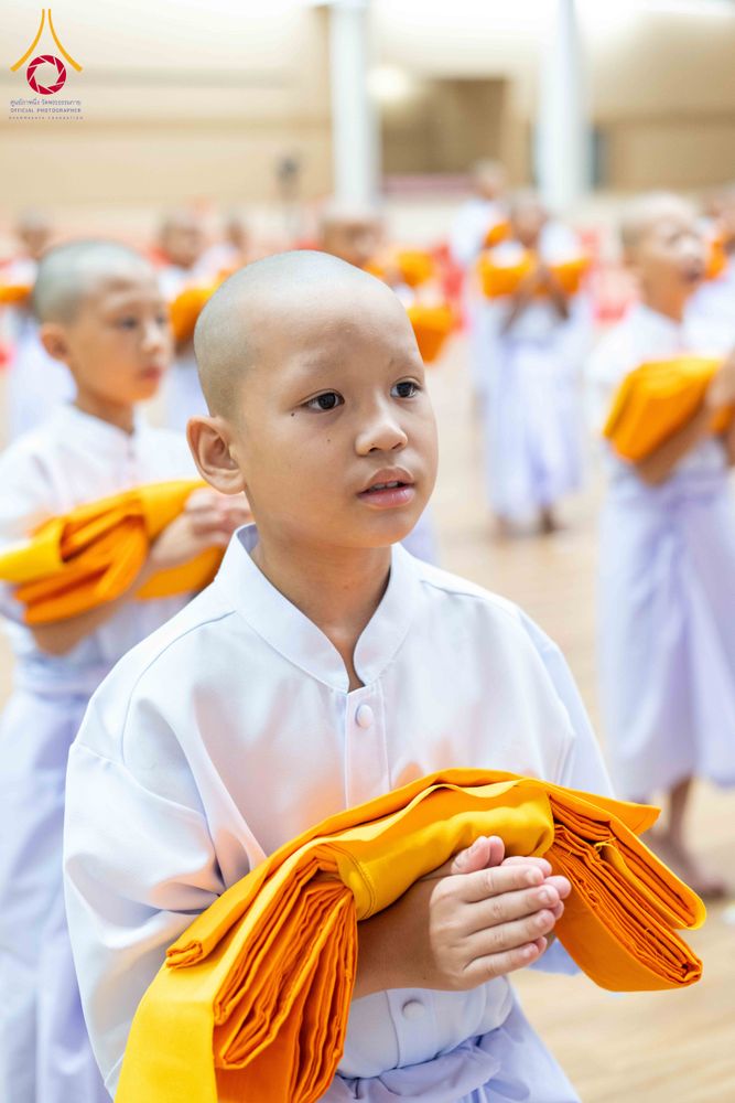 ภาพ No.319497:วันเสาร์ที่ 4 เมษายน พ.ศ.2569 พิธีขอขมา มอบผ้าไตร และถวายบาตรแด่นาคธรรมทายาท ในโครงการบรรพชาสามเณรฟื้นฟูพระพุทธศาสนาทั่วไทย โครงการหน่อแก้วเปรียญธรรม รุ่นที่ 14 โครงการสามเณรยุวธรรมทายาท รุ่นที่ 34 โครงการสามเณรมัชฌิมธรรมทายาท รุ่นที่ 30 ณ สภาธรรมกายสากล