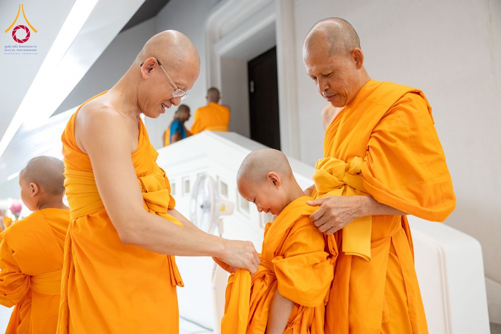 ภาพ No.286613:วันเสาร์ที่ 12 กรกฏาคม พ.ศ.2568 พิธีบรรพชาอุปสมบท  โครงการบรรพชาอุปสมบทหมู่ ธรรมทายาทนานาชาติ(ภาคภาษาจีน), โครงการบรรพชาสามเณร โรงเรียนนานาชาติ รุ่นที 14