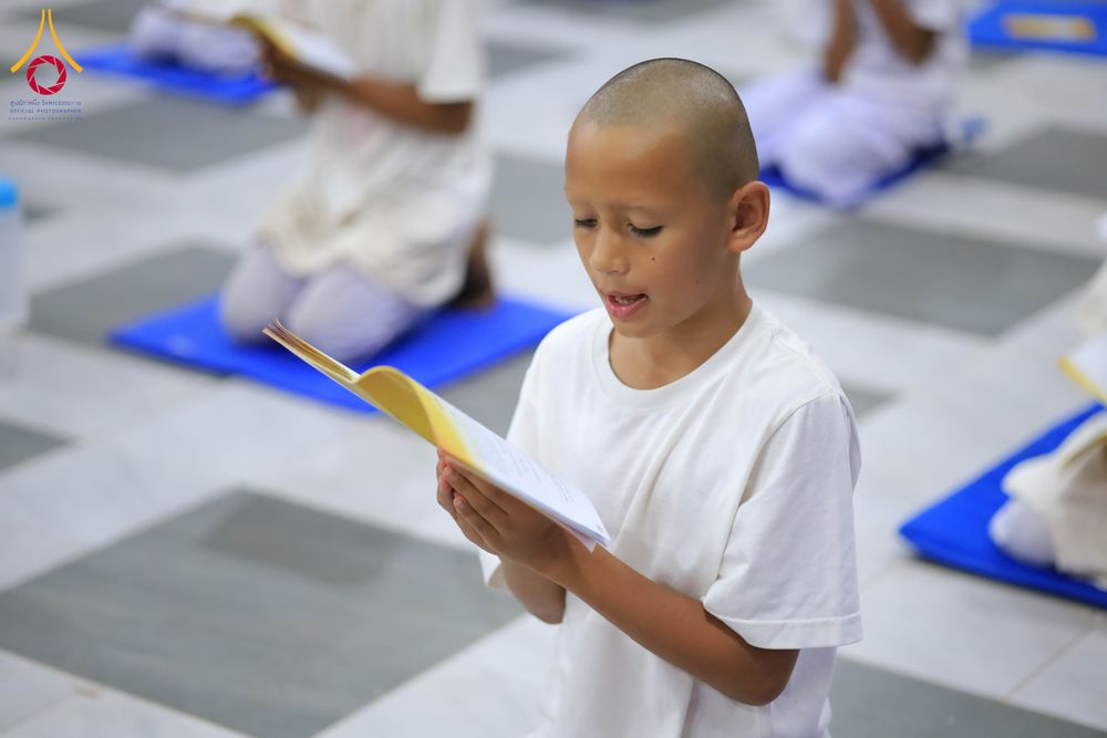 ภาพ No.319948:วันที่ 1 เมษายน พ.ศ.2569 นาคน้อยว่าที่สามเณรธรมทายาท จำนวน 98 คน  ร่วมกันสวดมนต์ทำวัตรเย็นและนั่งสมาธิ ณ ศูนย์ปฏิบัติธรรมบุรีรัมย์ จ.บุรีรัมย์