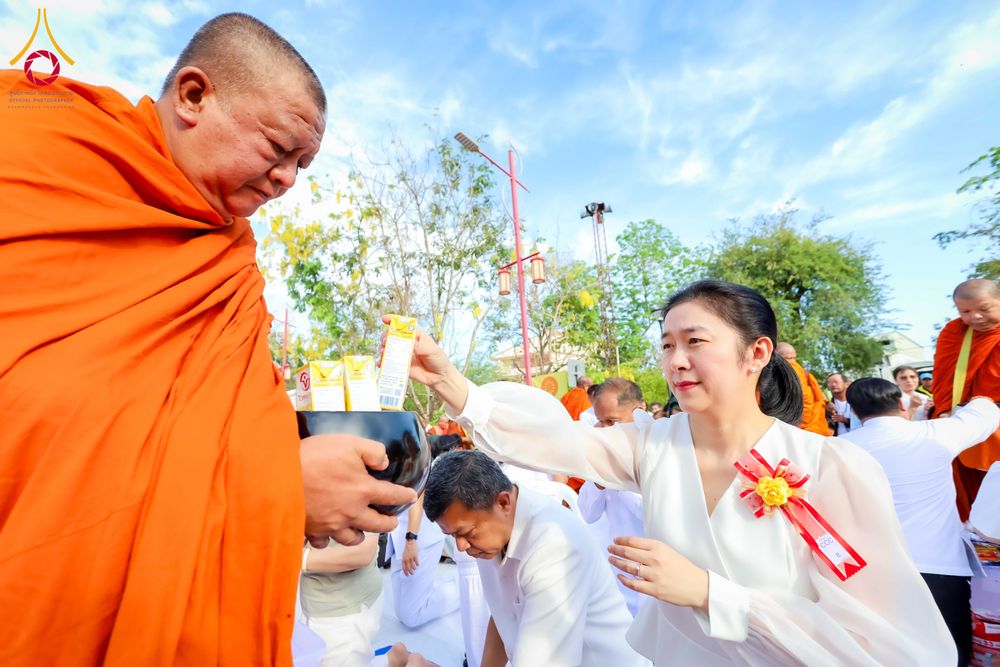 ภาพ No.313976:วันอาทิตย์ที่ 14 มีนาคม พ.ศ. 2569 ทำบุญเมืองหาดใหญ่ตักบาตรพระ 1,109 รูป เติมบุญใหญ่ หลังวิกฤตมหาอุทกภัย ณ ซุ้มประตูไชน่าทาวน์ ถนนศุภสารรังสรรค์ อ.หาดใหญ่ จ.สงขลา