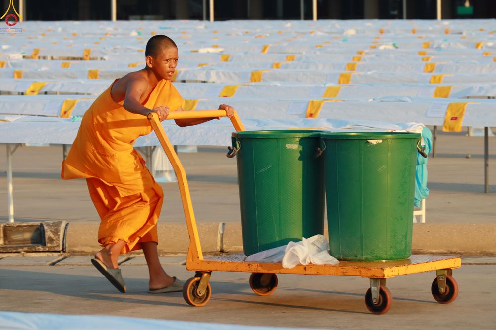 ภาพ No.321518:วันที่ 9-10 เมษายน พ.ศ.2569 การเตรียมงาน มัดถุงน้ำ ถ่วงขาโต๊ะไทยธรรม เพื่องานถวายมหาสังฆทาน 40,000 กว่าวัดทั่วประเทศ วันคุ้มครองโลก 22 เมษายน พ.ศ.2569 วัดพระธรรมกาย