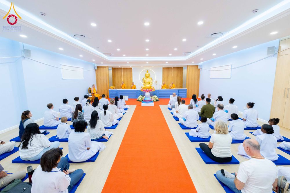 ภาพ No.313239:วันอาทิตย์ที่ 8 มีนาคม พ.ศ. 2569 พิธีสมโภชรูปเหมือนพระมงคลเทพมุนี (สด จนฺทสโร) และพิธีทอดผ้าป่าสามัคคีเพื่อสร้างวิหารพระมงคลเทพมุนี ณ วัดพุทธเคปทาวน์ ประเทศแอฟริกาใต้