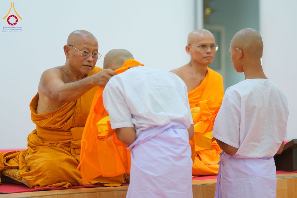 ภาพ No.319896:วันเสาร์ที่ 4 เมษายน พ.ศ.2569 พิธีตัดปอยผมและปลงผม พิธีขอขมาผู้ปกครองและมอบผ้าไตร พิธีบรรพชาและถวายบาตร ณ ศูนย์ปฏิบัติธรรมและศูนย์อบรมเยาวชนเพชรบุรี  ต.ท่าแลง อ.ท่ายาง จ.เพชรบุรี