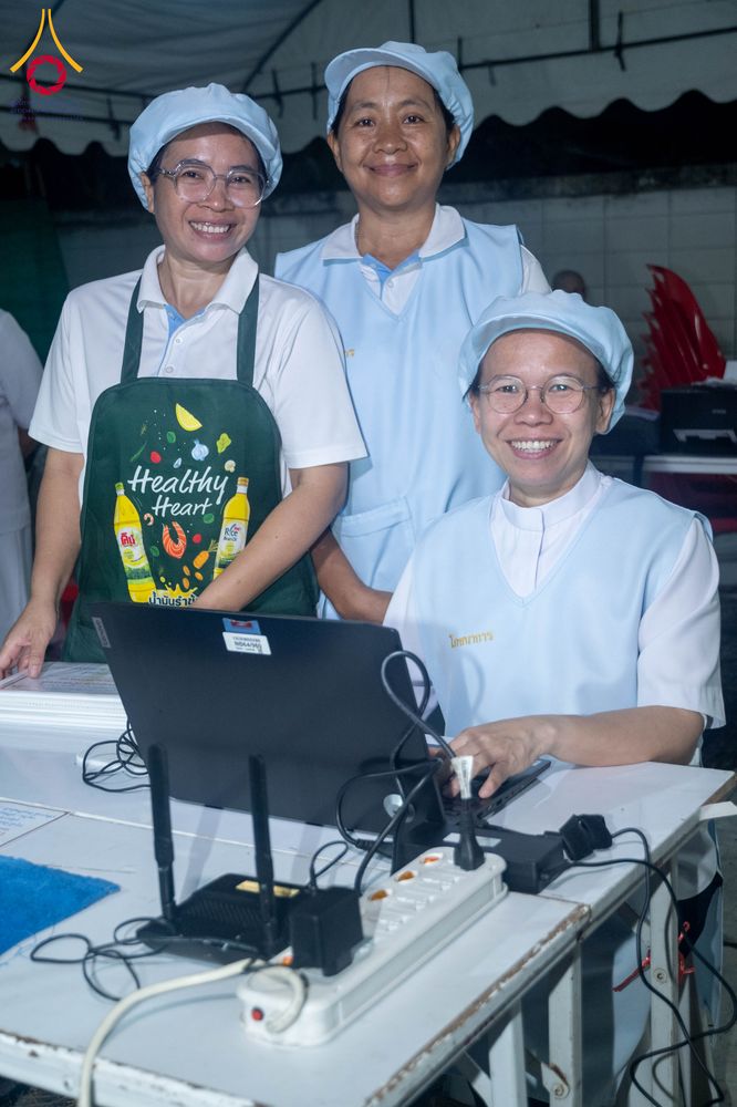 ภาพ No.296594:วันที่ 18 มกราคม พ.ศ. 2569 พิธีถวายภัตตาหารเป็นสังฆทาน แด่พระธรรมยาตรา ณ วัดโบสถ์บน ต.บางคูเวียง จ.นนทบุรี อนุสรณ์สถานลำดับที่ 4 สถานที่เกิดด้วยกายธรรม ในโครงการธรรมยาตรา กตัญญูบูชา มหาปูชนียาจารย์ พระมงคลเทพมุนี(สด จนฺทสโร) พระผู้ปราบมาร อนุสรณ์สถาน 7 แ