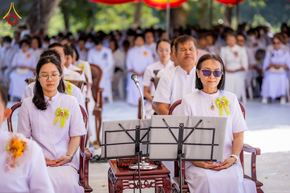 ภาพ No.285768:วันพุธที่ 10 ธันวาคม พ.ศ.2568  พิธีตอกเสาเข็มมงคลต้นสุดท้าย รองรับองค์พระเจดีย์เพื่อสร้างสันติภาพโลก ณ ศูนย์ปฏิบัติธรรมและศูนย์อบรมเยาวชน ชัยนาท
