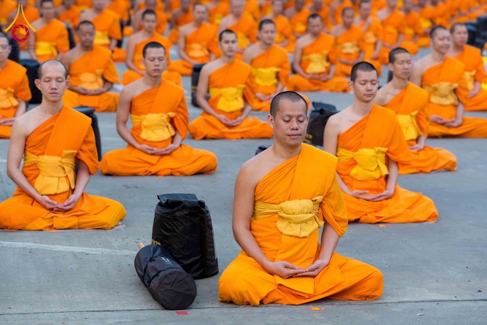 ภาพ No.297297:วันที่ 15 มกราคม พ.ศ.2569 พระธรรมยาตราปฏิบัติธรรมและถ่ายภาพหมู่ประวัติศาสตร์ อนุสรณ์สถานลำดับที่ 4 สถานที่เกิดด้วยกายธรรม  ณ วัดโบสถ์บน ต.บางคูเวียง จ.นนทบุรี ในโครงการธรรมยาตรา กตัญญูบูชา มหาปูชนียาจารย์ พระมงคลเทพมุนี(สด จนฺทสโร) พระผู้ปราบมาร อนุสรณ์ส