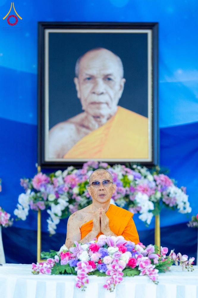 ภาพ No.288306:วันที่ 5 มกราคม พ.ศ. 2569 พิธีถวายภัตตาหารเป็นสังฆทาน แด่พระธรรมยาตรา ในโครงการธรรมยาตรา กตัญญูบูชา มหาปูชนียาจารย์ พระมงคลเทพมุนี(สด จนฺทสโร) พระผู้ปราบมาร อนุสรณ์สถาน 7 แห่ง ปีที่ 14 ณ อนุสรณ์สถานมหาวิหารพระมงคลเทพมุนี (โลตัสแลนด์) อ.สองพี่น้อง จ.สุพรร