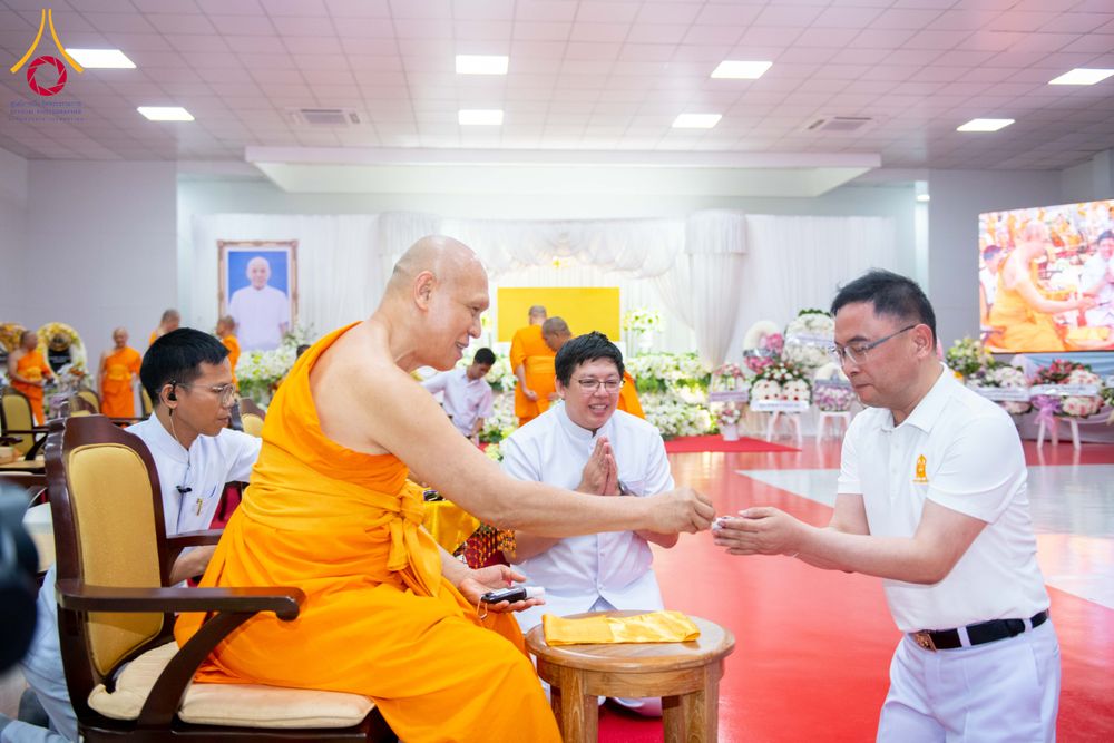 ภาพ No.314609:วันศุกร์ที่ 20 มีนาคม พ.ศ. 2569 พิธีบำเพ็ญกุศล คุณพ่อณรงค์ จินตมากุล โยมบิดา พระครูปลัดรัตนวีรวัฒน์ (รังสฤษดิ์ อิทฺธิจินตโก) ที่ปรึกษาเจ้าคณะจังหวัดปทุมธานี เจ้าอาวาสวัดพระธรรมกาย  ณ ห้องปลูกศรัทธา 2 วัดพระธรรมกาย ปทุมธานี