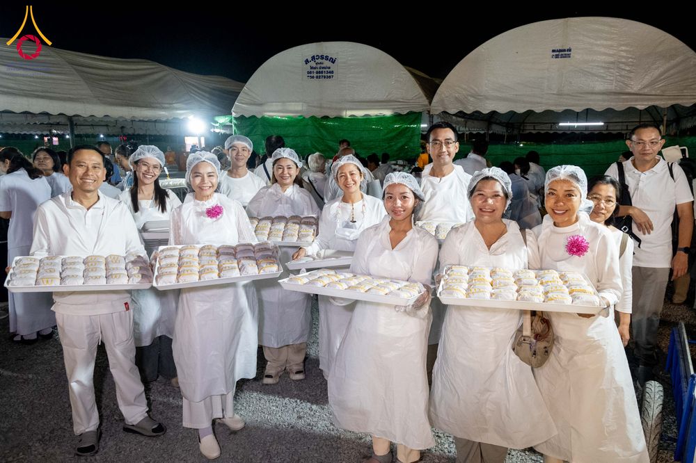 ภาพ No.301703:วันที่ 24 มกราคม พ.ศ. 2569 พิธีถวายภัตตาหารเป็นสังฆทาน แด่พระธรรมยาตรา ณ อนุสรณ์สถานบางปลา วัดบางปลา อำเภอบางเลน จังหวัดนครปฐม ในโครงการธรรมยาตรา กตัญญูบูชา มหาปูชนียาจารย์ พระมงคลเทพมุนี(สด จนฺทสโร) พระผู้ปราบมาร อนุสรณ์สถาน 7 แห่ง ปีที่ 14