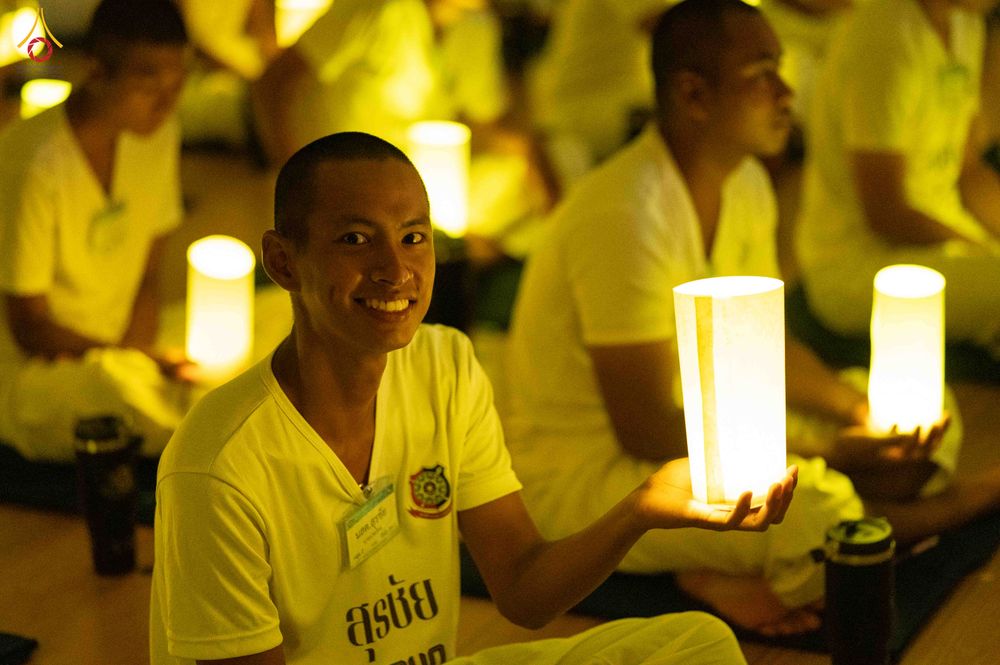 ภาพ No.341557:วันที่ 26 กรกฎาคม พ.ศ. 2569 โครงการพัฒนาคุณธรรม จริยธรรม สำหรับนักเรียนนายสิบตำรวจ (นสต.) รุ่นที่ 17 ศูนย์ฝึกอบรมตำรวจภูธรภาค 1 ได้จัดกิจกรรม  จุดเทียนรวมใจและปฏิบัติธรรมเจริญสมาธิภาวนา เพื่อน้อมอุทิศถวายเป็นพระราชกุศลฯ ณ ศูนย์ปฏิบัติธรรมเวิล์ดพีช วัลเล่