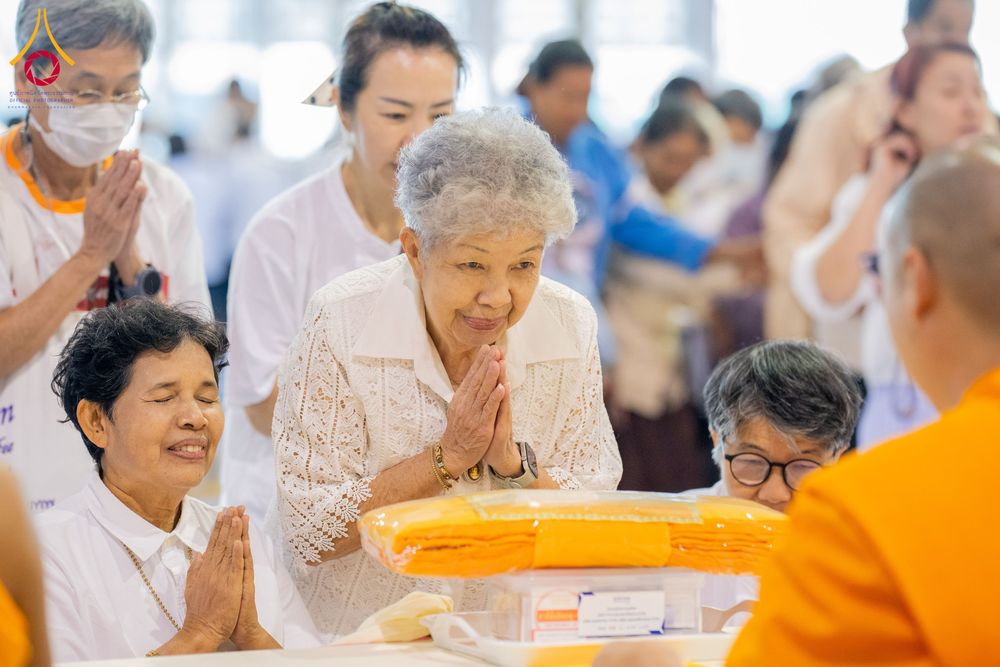 ภาพ No.279100:วันที่ 2 มกราคม พ.ศ.2569 พิธีถวายภัตตาหารเป็นสังฆทาน แด่พระธรรมยาตรา ณ วัดพระธรรมกาย ปทุมธานี ในโครงการธรรมยาตรา กตัญญูบูชา มหาปูชนียาจารย์ พระมงคลเทพมุนี(สด จนฺทสโร) พระผู้ปราบมาร อนุสรณ์สถาน 7 แห่ง ปีที่ 14