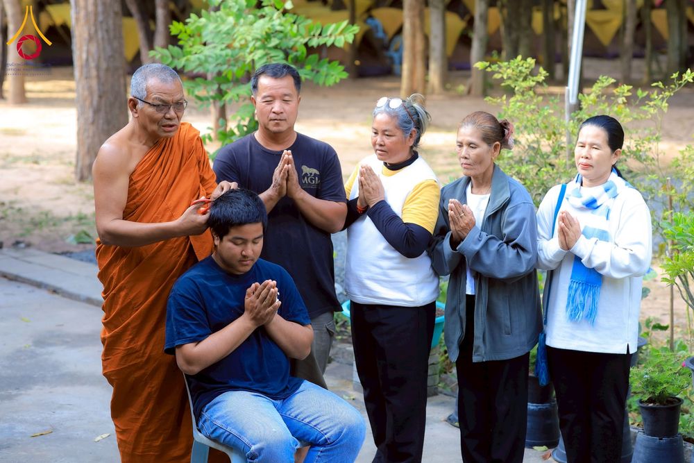 ภาพ No.275938:วันที่ 26-30 พฤศจิกายน พ.ศ. 2568 ทีมพระพี่เลี้ยงตั้งรับ รายงานตัวโครงการบวชบูชาธรรมมหาปูชนียาจารย์ ณ ศูนย์ปฏิบัติธรรมบุรีรัมย์