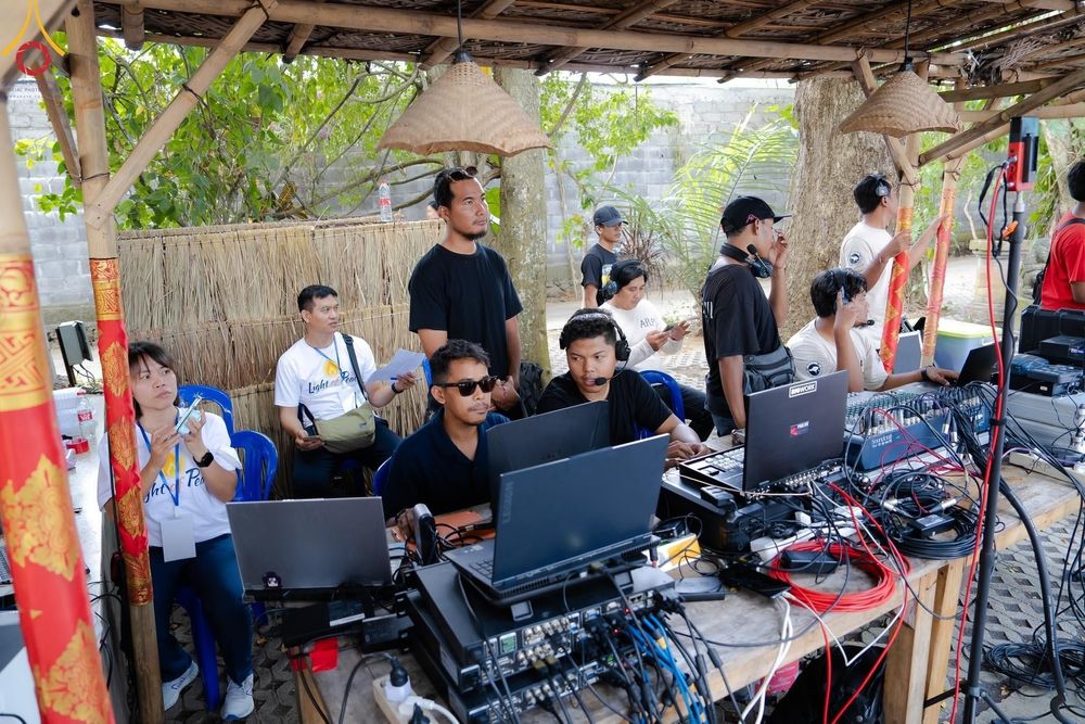 ภาพ No.156366:วัดพุทธบาหลีและวัดพระธรรมกาย จัดปฏิบัติธรรมนานาชาติ 1,151 คนจาก 78 ประเทศ ใน "วันสันติภาพสากล" ณ บาหลี อินโดนีเซีย วันเสาร์ที่ 21 กันยายน พ.ศ. 2567 เวลา 16.00-21.00 น. ณ พิพิธภัณฑ์ ARMA เมืองอูบุด จังหวัดบาหลี ประเทศอินโดนีเซีย