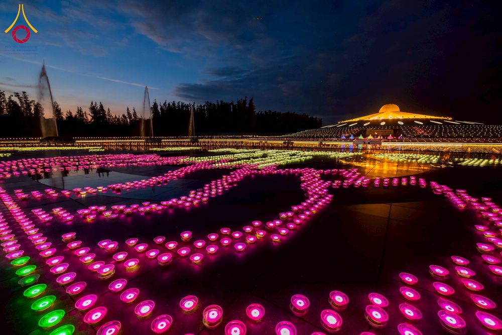 ภาพ No.266283:วันพุธที่ 5 พฤศจิกายน พ.ศ. 2568 (วันพระ ขึ้น 15 ค่ำ เดือน 12) พิธีลอยกระทงธรรม  ณ สระมหาเศรษฐีทะเลบุญ มหาวิหารพระมงคลเทพมุนี วัดพระธรรมกาย จ.ปทุมธานี