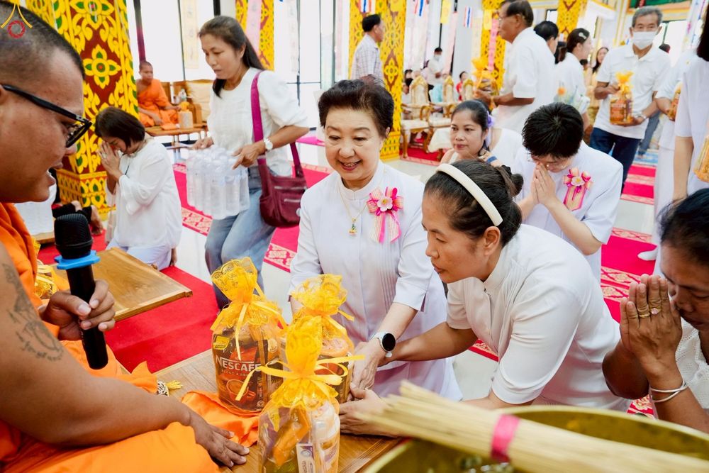 ภาพ No.262021:วันที่ 19 ตุลาคม พ.ศ. 2568 พิธีทอดกฐินสามัคคีทั่วไทย 30,000 วัด โดยคณะศิษยานุศิษย์ บูชาธรรม 81 ปี หลวงพ่อธัมมชโย ณ วัดตะพังทองหลาง ต.เมืองเก่า อ.เมือง จ.สุโขทัย