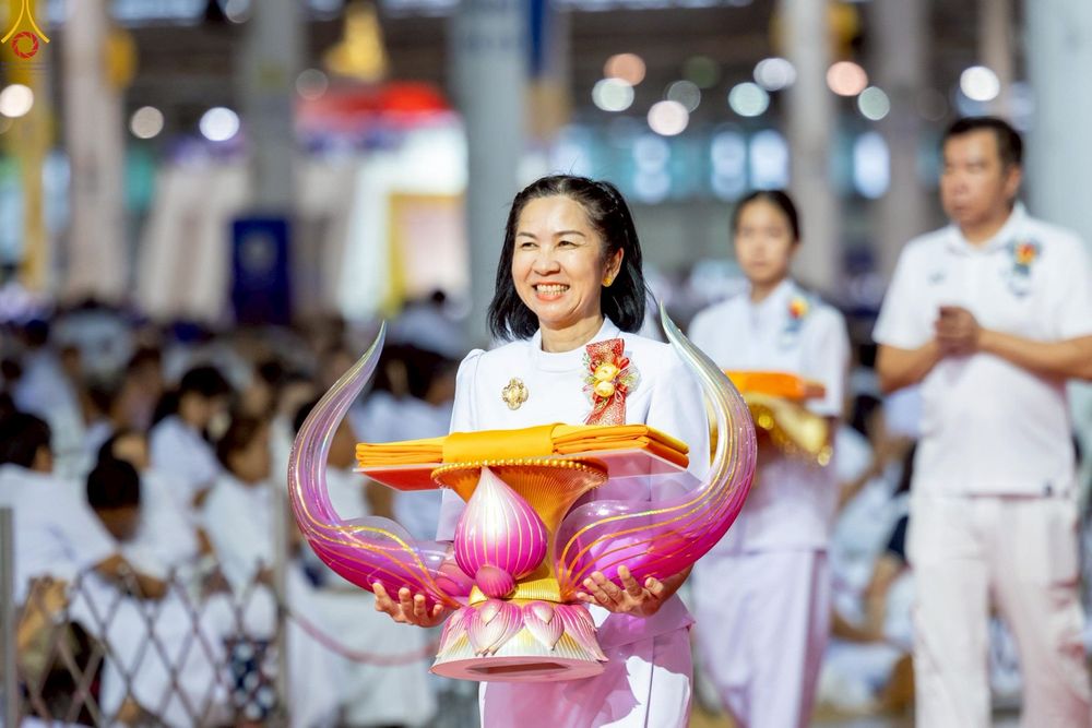 ภาพ No.243911:วันอาทิตย์ที่ 7 กันยายน พ.ศ. 2568 พิธีทอดผ้าป่าสมทบกฐินวัดพระธรรมกาย และสมทบกฐิน 30,000 วัดทั่วไทย ครั้งที่ 2 ณ ห้องแก้วสารพัดนึก 1 วัดพระธรรมกาย