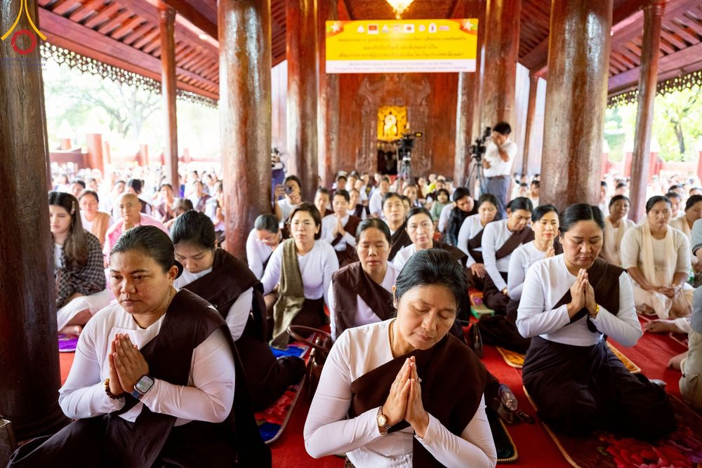 ภาพ No.220087:วันพุธที่ 16 เมษายน พ.ศ. 2568 วัดพระธรรมกายถวายมหาสังฆทาน มอบสิ่งของและทุนทรัพย์กว่า 4 ล้านบาท บรรเทาทุกข์ 181 วัดแผ่นดินไหวเมียนมา