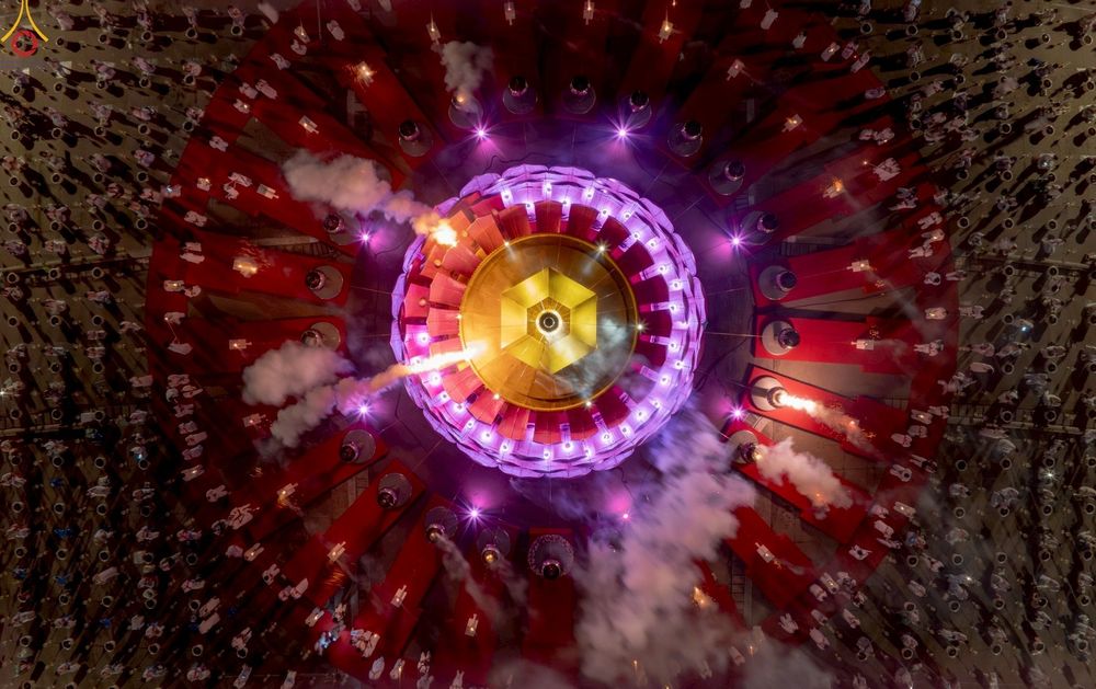 ภาพ No.253618:วันที่ 10 ตุลาคม พ.ศ. 2568 พิธีจุดประทีปบูชาพระผู้ปราบมาร, พิธีจุดประทีปบนพระมหาธรรมกายเจดีย์  20,000 ดวง เนื่องในวันคล้ายวันเกิดครบรอบ 141 ปี พระมงคลเทพมุนี (สด จนฺทสโร)