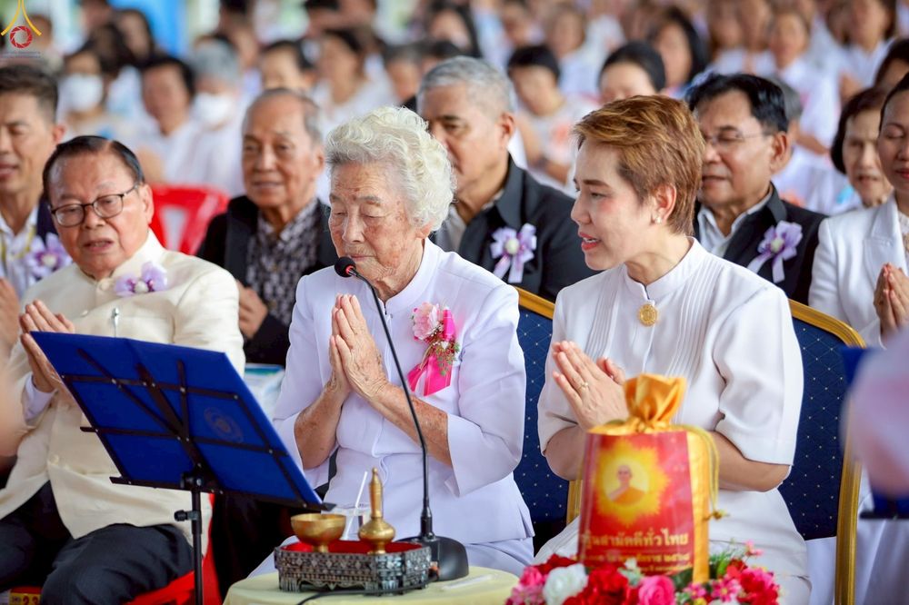 ภาพ No.272666:วันที่ 1 พฤศจิกายน พ.ศ. 2568 พิธีทอดกฐินสามัคคีทั่วไทย ณ วัดศรีวรรณวนาราม ต.คลองสาม อ.คลองหลวง จ.ปทุมธานี โดยคณะศิษยานุศิษย์ บูชาธรรม 81 ปี หลวงพ่อธัมมชโย