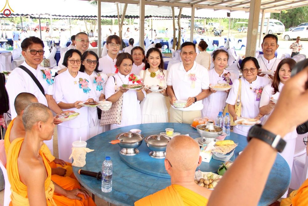 ภาพ No.255251:วันที่ 12 ตุลาคม พ.ศ. 2568 พิธีอัญเชิญพระบรมสารีริกธาตุและบรรจุ ลงในพระเกตุพระประธาน , พิธีทอดกฐินสามัคคีทั่วไทย 30,000 วัด โดยคณะศิษยานุศิษย์ วัดพระธรรมกาย  บูชาธรรม 81 ปี หลวงพ่อธัมมชโย ณ ธุดงคสถานเขาย้อย จ.เพชรบุรี