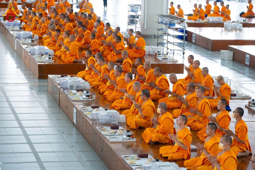 ภาพ No.210598:วันเสาร์ที่ 8 มีนาคม พ.ศ. 2568 พิธีสวดพระพุทธมนต์ และถวายภัตตาหารเมนูสวรรค์แด่พระภิกษุ สามเณร ณ หอฉันคุณยายอาจารย์ฯ วัดพระธรรมกาย