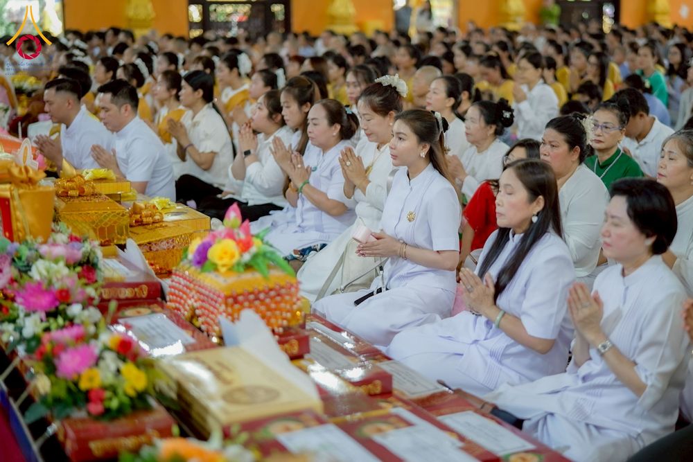 ภาพ No.274096:วันที่ 23 พฤศจิกายน พ.ศ. 2568 ประธานมูลนิธิธรรมกาย ถวายปัจจัยสมทบกฐินแด่ วัดเทียนเวียนเฟื้อกเซิน ศูนย์วิปัสสนาที่มีชื่อเสียง มากกว่า 50 ปีในเวียดนาม