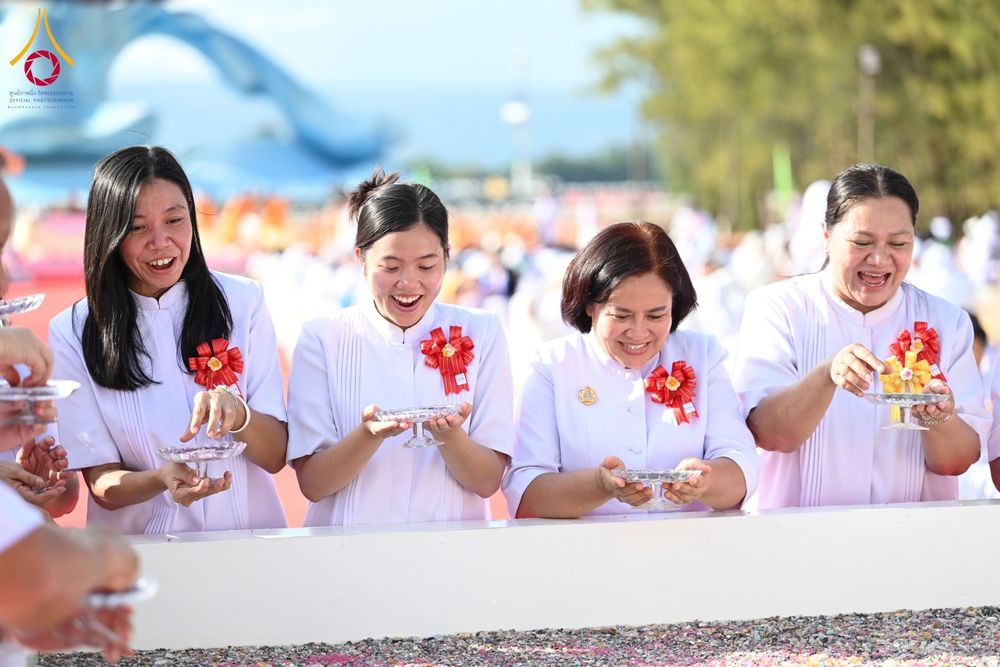 ภาพ No.162074:พิธีโปรยรัตนชาติ ลานอเนกประสงค์พญานาค 4 ตระกูล วันพฤหัสบดีที่ 17 ตุลาคม พ.ศ. 2567 ณ พุทธอุทยานนานาชาติ จังหวัดหนองคาย