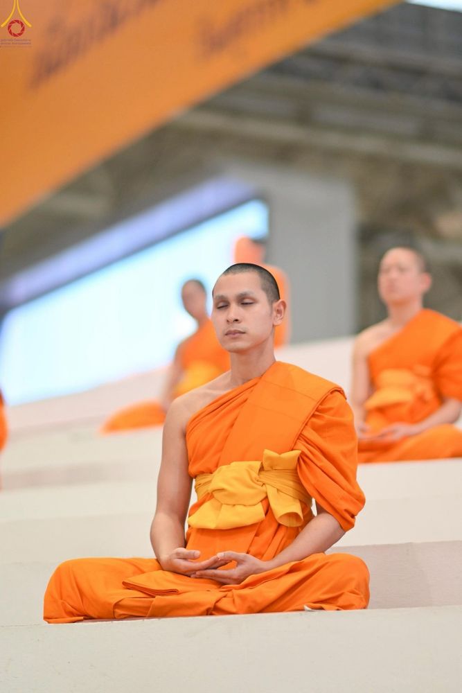 ภาพ No.251238:วันที่ 10 ตุลาคม พ.ศ. 2568 พิธีปฏิบัติธรรม ในวันคล้ายวันเกิด 141 ปี พระมงคลเทพมุนี (สด จนฺทสโร) พระผู้ปราบมาร ณ สภาธรรมกายสากล วัดพระธรรมกาย