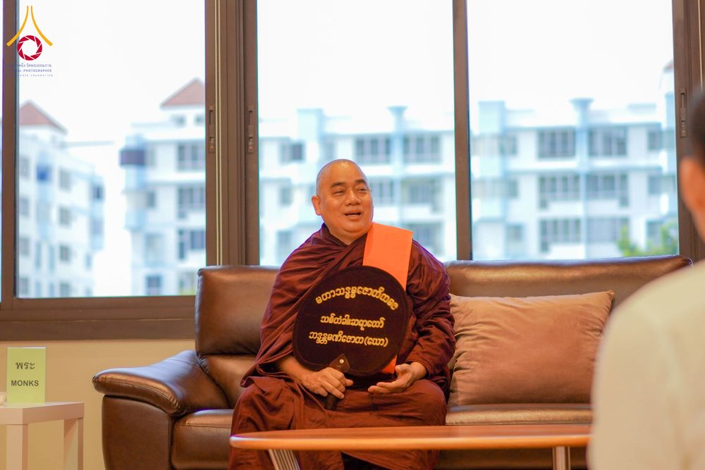 ภาพ No.327665:วันที่ 1-6 พฤษภาคม พ.ศ.2569 ต้อนรับชาวต่างชาติ พระภิกษุ คณะชาวเมียนมาร์  อุบาสิกาชาวอินเดีย เยี่ยมชมวัดพระธรรมกายและสักการะพระมหาธรรมกายเจดีย์
