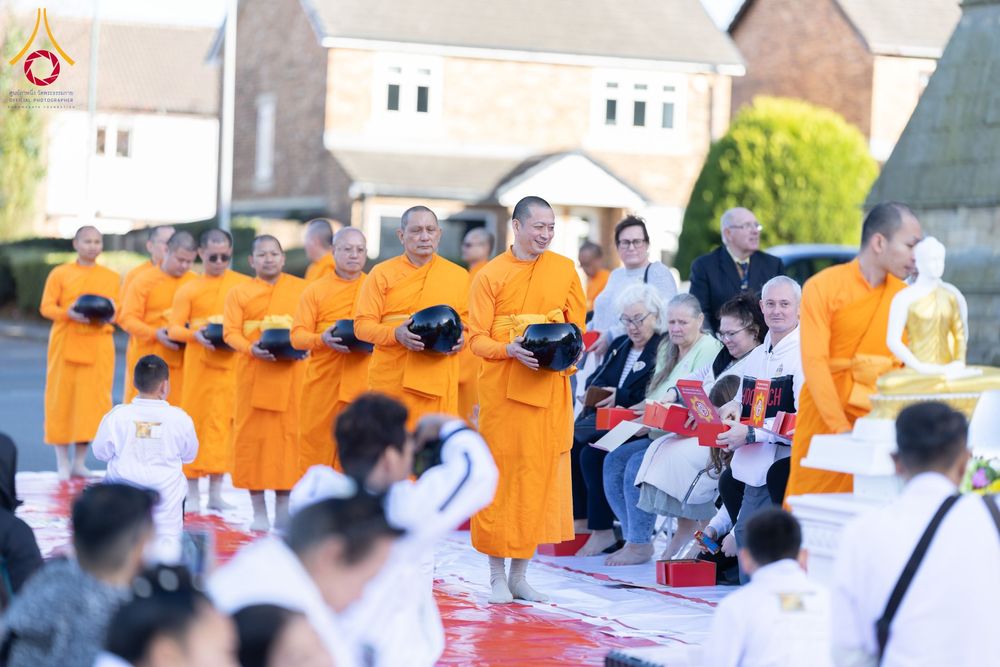 ภาพ No.173092:พิธีกฐินปุญญรังสีเศรษฐี ณ วัดพระธรรมกายนิวคาสเซิล สหราชอาณาจักร วันอาทิตย์ที่ 27 ตุลาคม พ.ศ. 2567