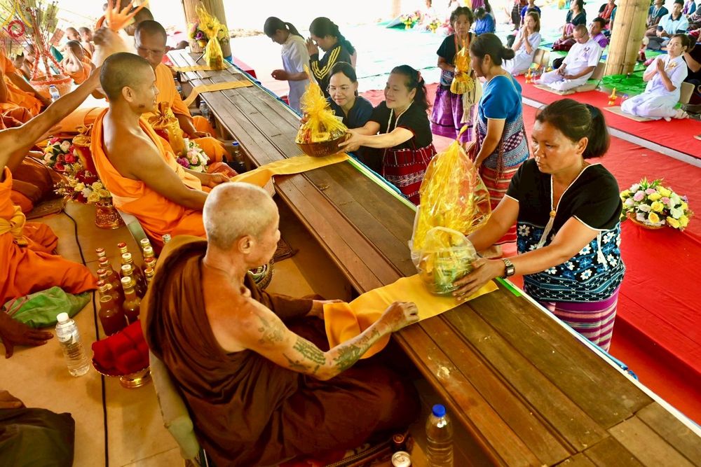 ภาพ No.272163:วันที่ 29 ตุลาคม พ.ศ. 2568 พิธีทอดกฐินสามัคคีทั่วไทย ณ ศูนย์อบรมเยาวชนสบเมย อ.สบเมย จ.แม่ฮ่องสอน โดยคณะศิษยานุศิษย์ บูชาธรรม 81 ปี หลวงพ่อธัมมชโย