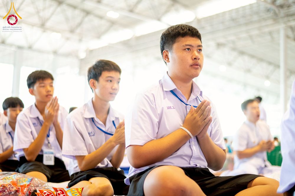 ภาพ No.256754:วันที่ 5 ตุลาคม พ.ศ. 2568 พิธีตักบาตร ข้าวสารอาหารแห้ง ณ บ้านแก้วเรือนทองคุณยายฯ สภาธรรมกายสากล วัดพระธรรมกาย