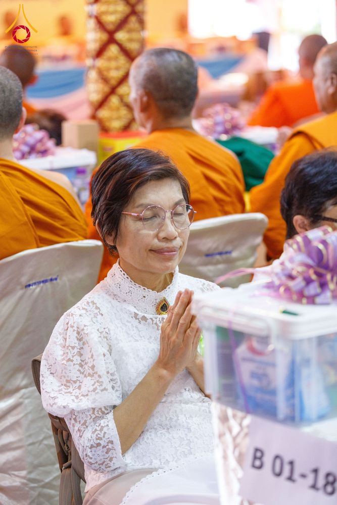 ภาพ No.197339:พิธีเจริญพระพุทธมนต์ ปฏิบัติธรรม มอบทุนการศึกษา ถวายสังฆทาน 108 วัด เพื่อถวายเป็นพุทธบูชา และขับเคลื่อนโครงการหมู่บ้านรักษาศีล 5 โดยคณะสงฆ์จังหวัดนนทบุรี คณะศิษยานุศิษย์วัดพระธรรมกาย โครงการธรรมยาตรา ปีที่ 13 ณ วัดตะเคียน อ.บางกรวย จ.นนทบุรี