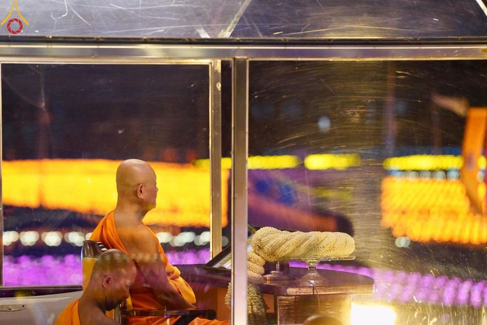 ภาพ No.279219:พิธีจุดวิสาขประทีป พิธีเวียนประทักษิณ ในวันวิสาขบูชา พุธที่ 22 พฤษภาคม พ.ศ. 2567 ( วันพระขึ้น 15 ค่ำ เดือน 6 ) ณ ลานธรรม พระมหาธรรมกายเจดีย์ วัดพระธรรมกาย จ.ปทุมธานี