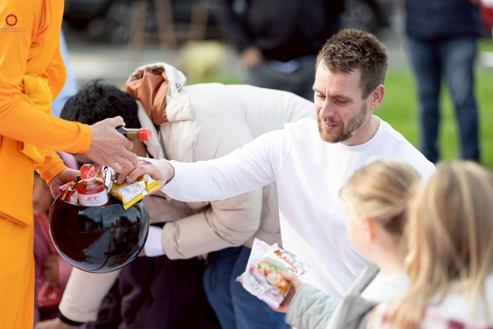 ภาพ No.270849:วันอาทิตย์ที่ 19 ตุลาคม พ.ศ. 2568 พิธีทอดกฐิน “หนึ่งไม่มีสอง” วัดพระธรรมกายนิวคาสเซิล เมืองนิวคาสเซิล ประเทศอังกฤษ 