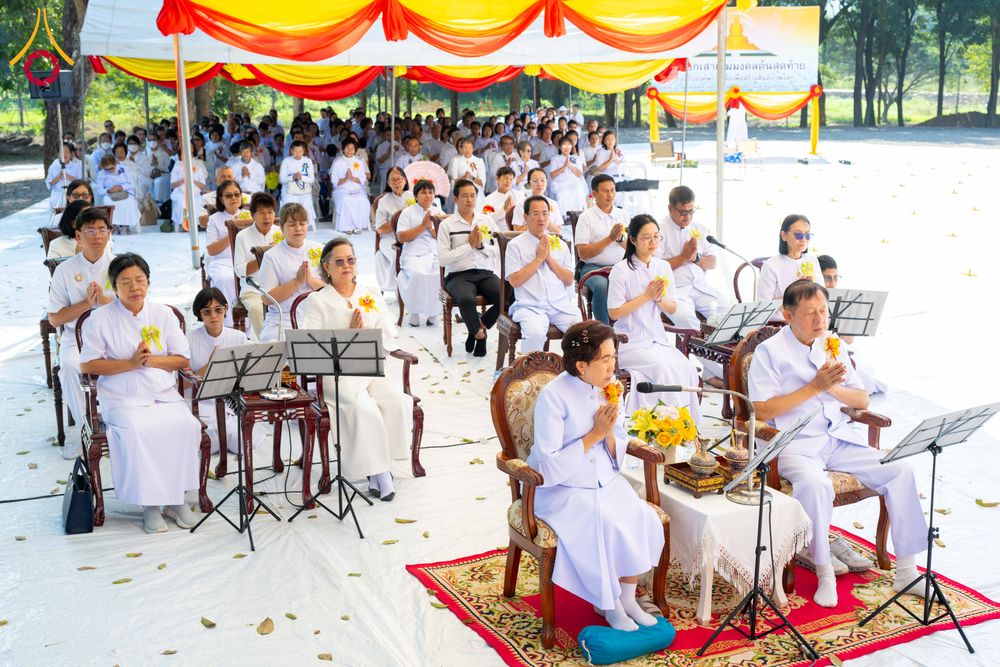 ภาพ No.285782:วันพุธที่ 10 ธันวาคม พ.ศ.2568  พิธีตอกเสาเข็มมงคลต้นสุดท้าย รองรับองค์พระเจดีย์เพื่อสร้างสันติภาพโลก ณ ศูนย์ปฏิบัติธรรมและศูนย์อบรมเยาวชน ชัยนาท