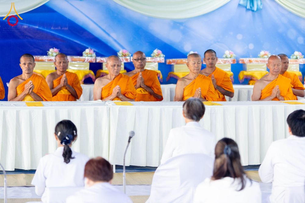 ภาพ No.290805:วันที่ 9 มกราคม พ.ศ. 2569 พิธีถวายภัตตาหารเป็นสังฆทาน แด่พระธรรมยาตรา ณ อนุสรณ์สถานคลองบางนางแท่น อ.สามพราน จ.นครปฐม ในโครงการธรรมยาตรา กตัญญูบูชา มหาปูชนียาจารย์ พระมงคลเทพมุนี(สด จนฺทสโร) พระผู้ปราบมาร อนุสรณ์สถาน 7 แห่ง ปีที่ 14