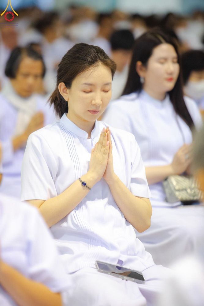 ภาพ No.139259:พิธีตักบาตร , พิธีบูชาข้าวพระ ณ ห้องแก้วสารพัด 1 สภาธรรมกายสากล วัดพระธรรมกาย วันอาทิตย์ต้นเดือนที่ 2 มิถุนายน พ.ศ. 2567