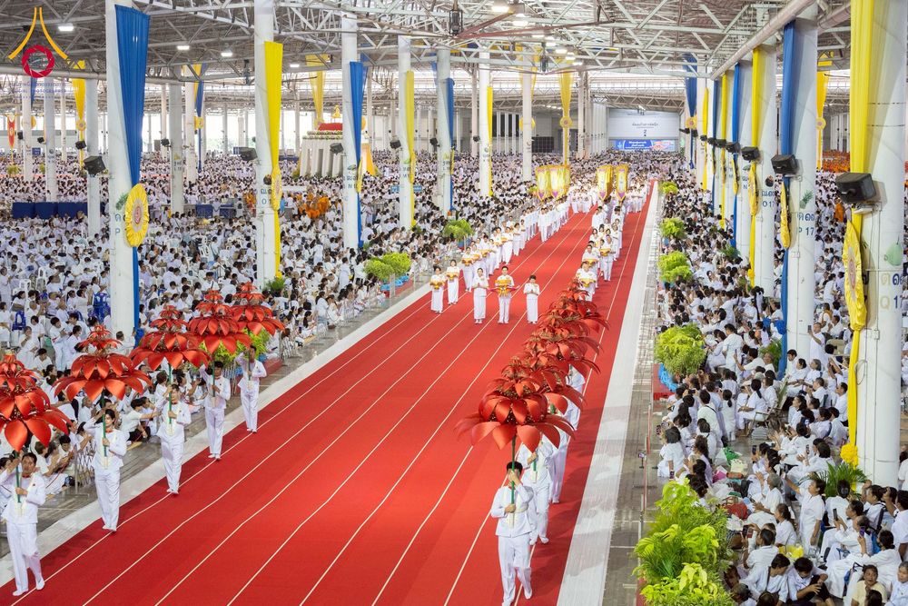 ภาพ No.264616:วันอาทิตย์ที่ 2 พฤศจิกายน พ.ศ. 2568 พิธีทอดกฐินสามัคคี ณ สภาธรรมกายสากล วัดพระธรรมกาย