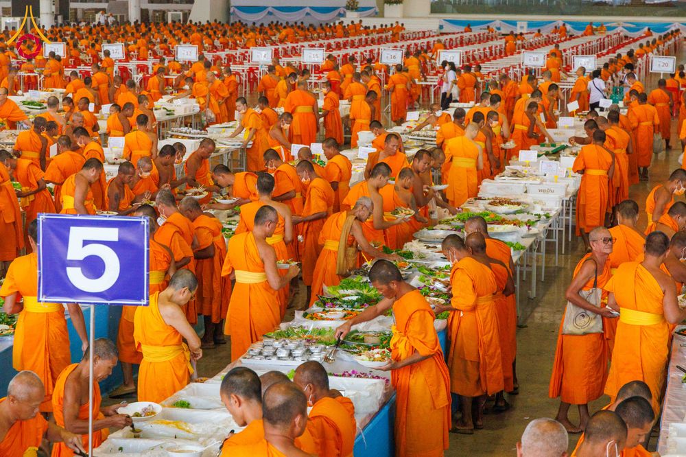 ภาพ No.306365:วันที่ 30 มกราคม พ.ศ. 2569 พิธีถวายภัตตาหารเป็นสังฆทาน แด่พระธรรมยาตรา ณ วัดพระธรรมกาย  จังหวัดปทุมธานี ในโครงการธรรมยาตรา กตัญญูบูชา มหาปูชนียาจารย์ พระมงคลเทพมุนี(สด จนฺทสโร) พระผู้ปราบมาร อนุสรณ์สถาน 7 แห่ง ปีที่ 14