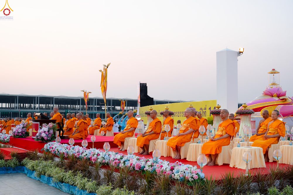 ภาพ No.307490:วันที่ 31 มกราคม พ.ศ. 2569 พิธีจุดประทีปธรรมถวายเป็นพุทธบูชา  และบูชาธรรมมหาปูชนียาจารย์ (ภาพชุดที่ 2) ณ วัดพระธรรมกาย ปทุมธานี ในโครงการธรรมยาตรา กตัญญูบูชา มหาปูชนียาจารย์ พระมงคลเทพมุนี(สด จนฺทสโร) พระผู้ปราบมาร อนุสรณ์สถาน 7 แห่ง ปีที่ 14