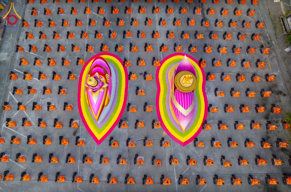 ภาพ No.297424:วันที่ 15 มกราคม พ.ศ.2569 พระธรรมยาตราปฏิบัติธรรมและถ่ายภาพหมู่ประวัติศาสตร์ อนุสรณ์สถานลำดับที่ 4 สถานที่เกิดด้วยกายธรรม  ณ วัดโบสถ์บน ต.บางคูเวียง จ.นนทบุรี ในโครงการธรรมยาตรา กตัญญูบูชา มหาปูชนียาจารย์ พระมงคลเทพมุนี(สด จนฺทสโร) พระผู้ปราบมาร อนุสรณ์ส